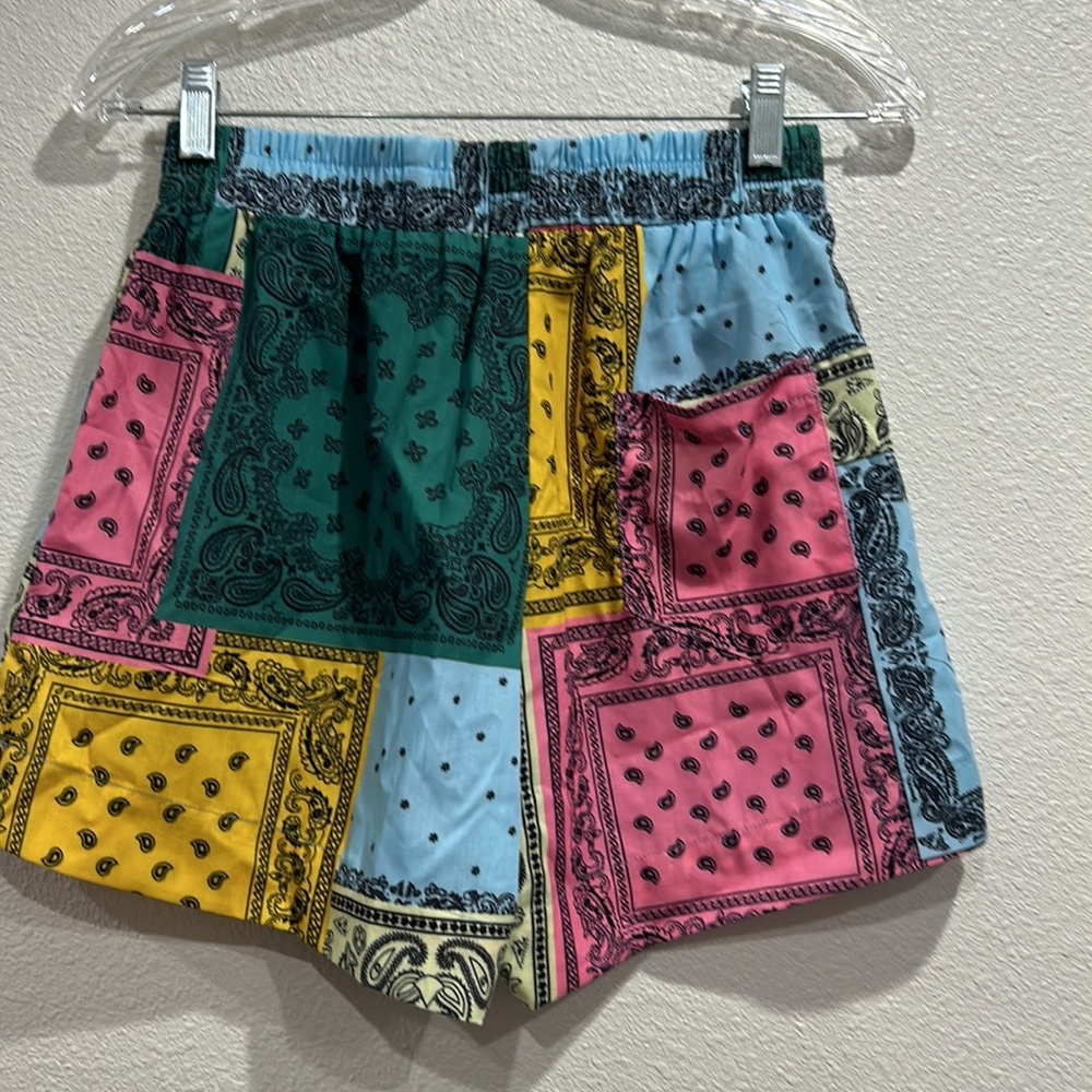 Cider Patch Pattern Shorts SZ Medium NWT